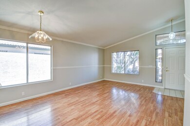 LIVING/DINING