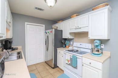 317 Swan Dr 5