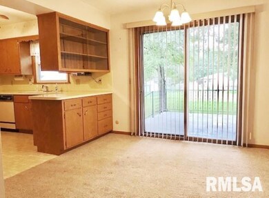 2115 W 38th Place, Davenport, IA 52806 - photo 4