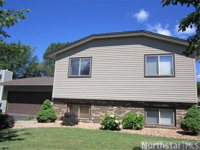 WELCOME HOME...  1565 Hillview Road, Shoreview.  S