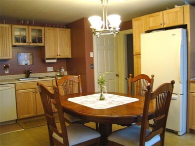 27 Edgemere Ave unit 27, Whitinsville, MA 01588 - photo 6