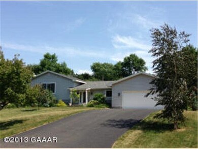 1405 Lakeside Dr, Alexandria, MN 56308 - photo 2