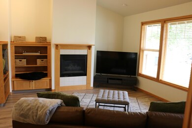 19570 E Campbell Rd, Bend, OR 97702 - photo 2