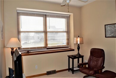 1702 Overbrook Ln, Raymore, MO 64083 - photo 3