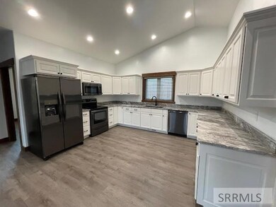 804 Cleveland Ave, Salmon, ID 83467 - photo 3