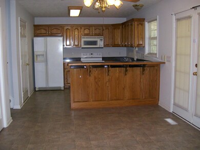 A Kitchen Where The Whole Family Can Sit Down And Eat Together !