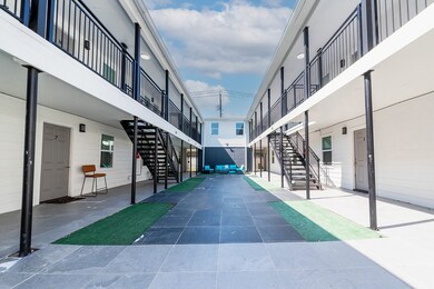 912 Church St unit 4, Galveston, TX 77550 - photo 4