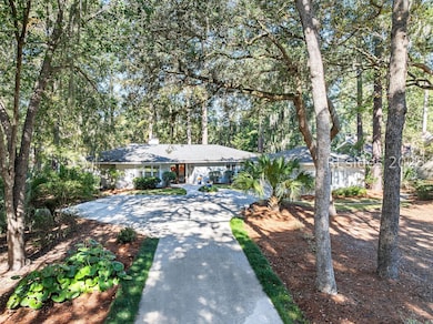 7 Wax Myrtle Ln, Hilton Head Island, SC 29926 - photo 2