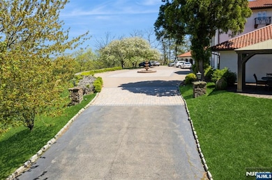 912 Cherokee Ln, Franklin Lakes, NJ 07417 - photo 5