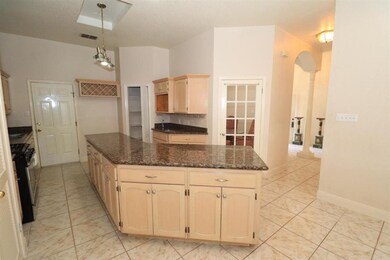 209 Oriole Ln, Laredo, TX 78045 - photo 4