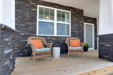 MODEL HOME PHOTOS, COLORS AND SELECTIONS MAY VARY