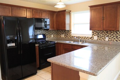 230 S Native Ln, Houston, TX 77022 - photo 2