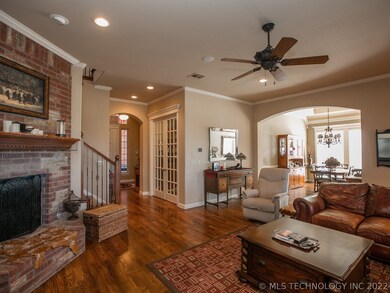 Open concept living, dining & kitchen