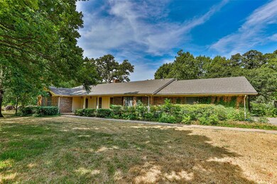 1627 S Clements St, Gainesville, TX 76240 - photo 2