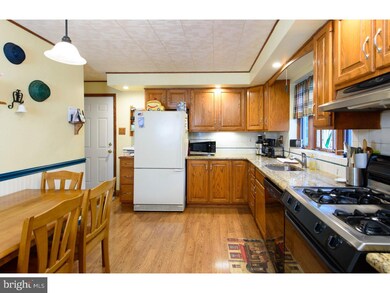 321 Rogers Rd, Norristown, PA 19403 - photo 4