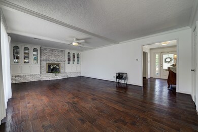 4706 Bayou Vista Dr, Houston, TX 77091 - photo 7