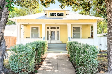 843 Cross St, New Braunfels, TX 78130 - photo 2