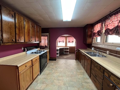 183 W 3rd St, Peru, IN 46970 - photo 2