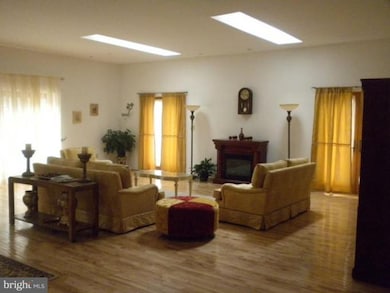 401 Bryan Ave, Gaithersburg, MD 20877 - photo 5