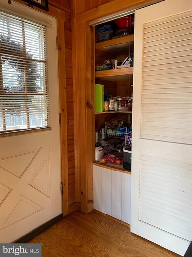 190 Log Cabin Ln, Berkeley Springs, WV 25411 - photo 7