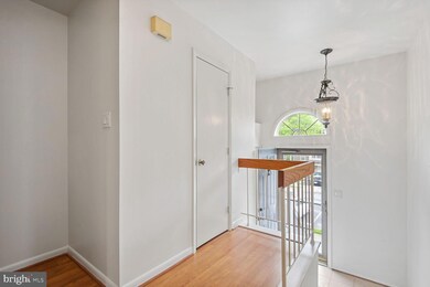 8305 Southern Oaks Ct, Lorton, VA 22079 - photo 2