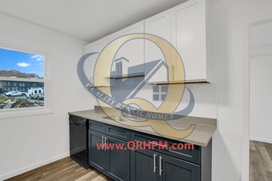 359 Sheffield Ave unit Apartment C, Flint, MI 48503 - photo 2