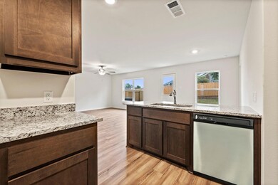 10841 Copper Hills Ln, Fort Worth, TX 76108 - photo 3