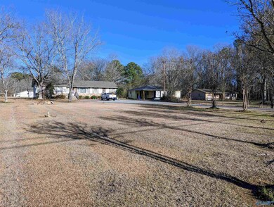 511 W Grand Ave, Rainbow City, AL 35906 - photo 2