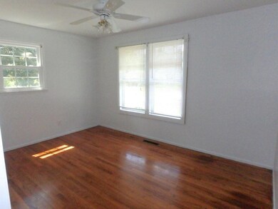 405 Maple St, Jacksonville, NC 28540 - photo 3
