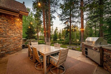Dining Patio and Built-in Grill