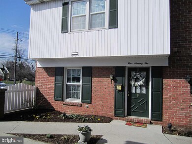 472 W Chocolate Ave, Hershey, PA 17033 - photo 2