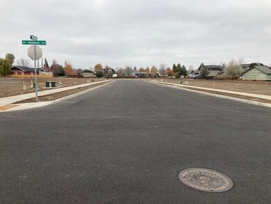 815 NW 18th Ct, Redmond, OR 97756 - photo 3