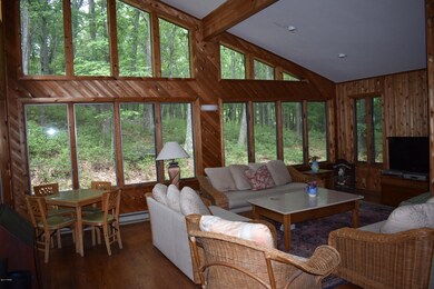 204 Surrey Dr, Hawley, PA 18428 - photo 2