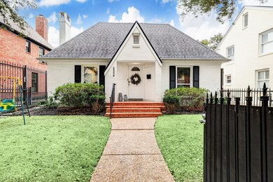 Welcome to charming 2324 Dryden! Two live oak tree