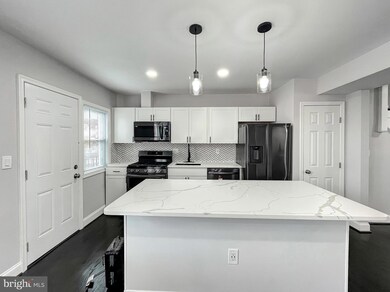 827 Lyndhurst St, Baltimore, MD 21229 - photo 3