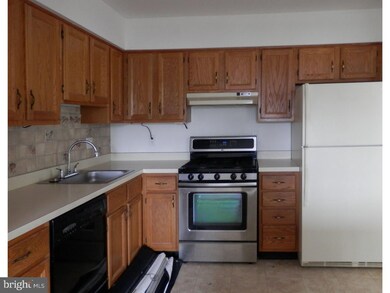 811 Westfield Dr unit 811, Cinnaminson, NJ 08077 - photo 3
