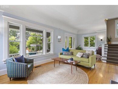 Living Room/Entrance