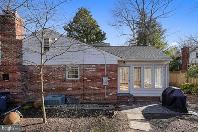 2420 Barbour Rd, Falls Church, VA 22043 - photo 4