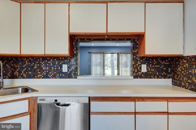 4 Lyon Ln unit 19E, Franklin Park, NJ 08823 - photo 5