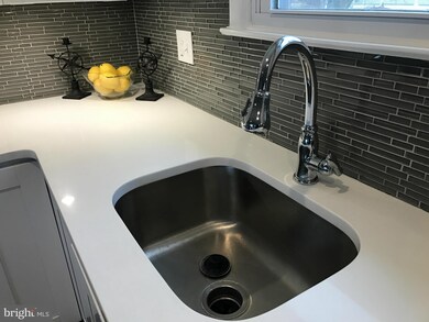 626 Wallerson Rd, Catonsville, MD 21228 - photo 4