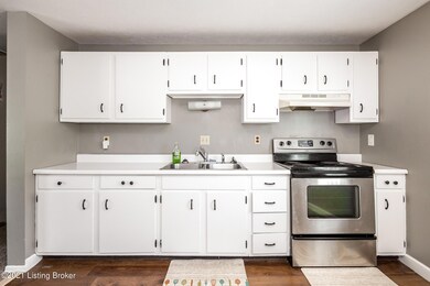 8708 Redcoat Court-22