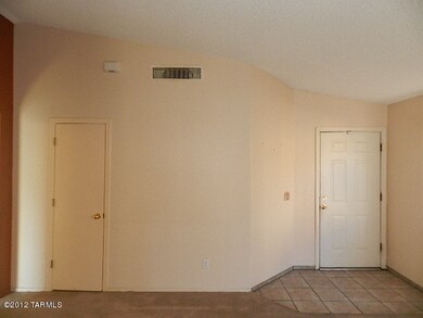 022-194562-LivingRm