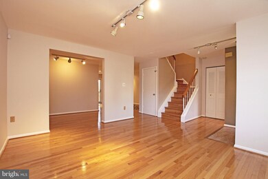 3093 White Birch Ct, Fairfax, VA 22031 - photo 6