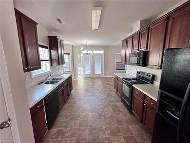 2443 Alderbrook Dr, High Point, NC 27265 - photo 4