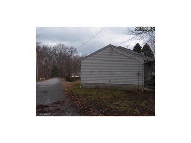 219 Perry St, Struthers, OH 44471 - photo 3