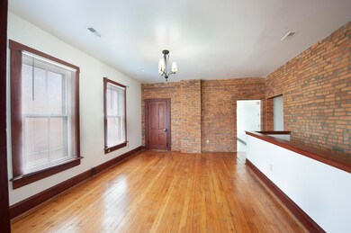 217 1/2 (2 Bedroom)