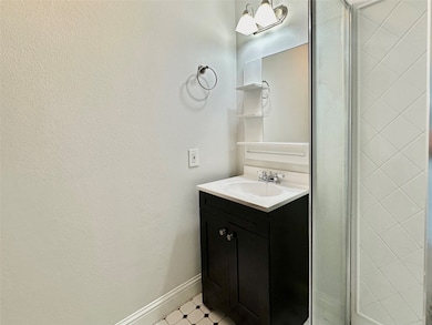 114 1/2 Munford - Bathroom