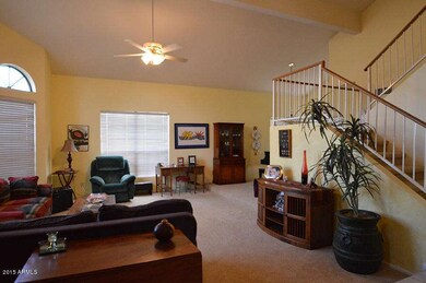 05_LivingRoomFromDoor