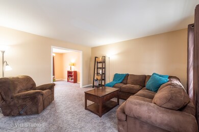 1031 Boulevard View Ave, Gurnee, IL 60031 - photo 3