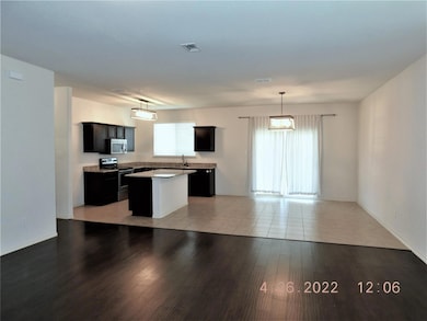 SPACIOUS LIVING AREA/DINING /KITCHEN